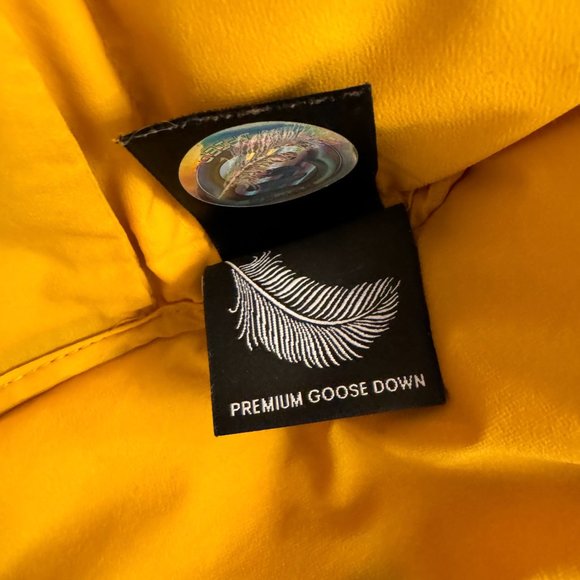 Aritzia Super Puff Shorty XS - Picture 7 of 10